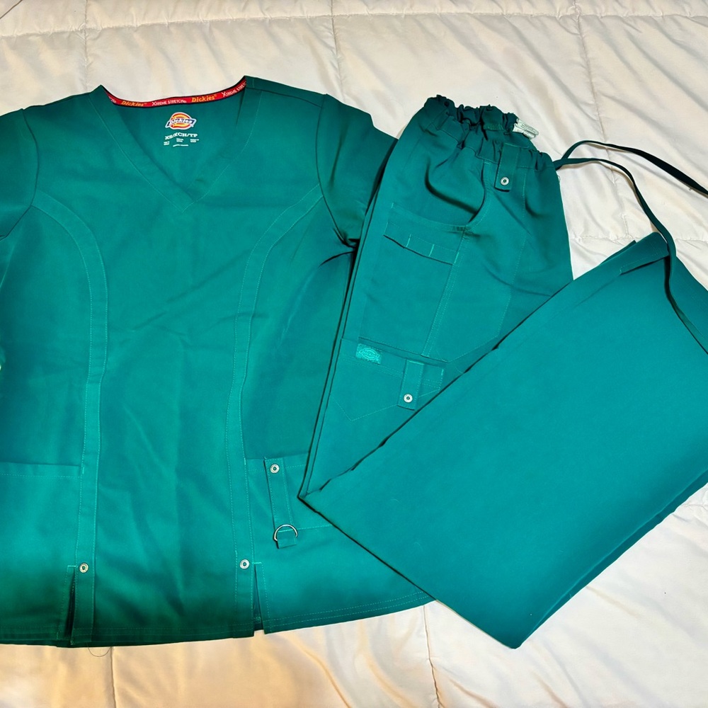 Dickies Jade Green Scrub Set